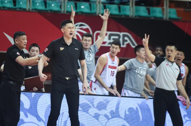 开云官网-京粤大战又见大逆转！冠军倒下之前，依旧还是冠军